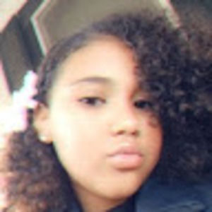 Meet your Posher, Chloe